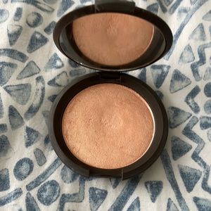 Becca Cosmetics Highlighter -CHAMPAGNE POP-